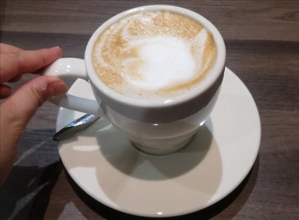 イオンモール直方蔵味珈琲のカフェラテの写真